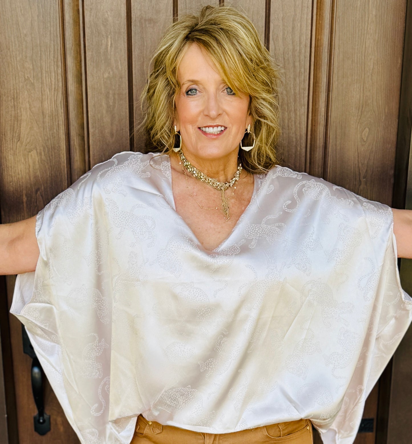 UMGEE-Satin V-Neck Blouse